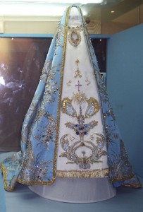 Vista Gral. del Traje- "Los Mantos de la Virgen" 