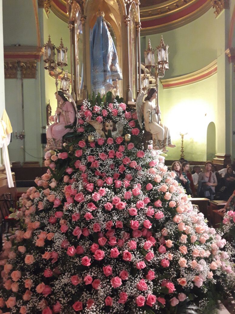 Arreglo Floral del Trono y otros altares- 29 de Abril de 2017 | Morenita  del Valle